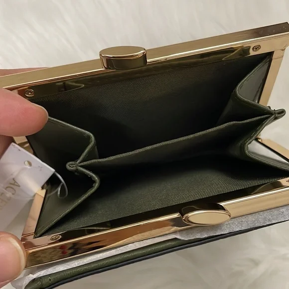 Accessorize London
Women's Faux Leather Clip
Frame Bella Wallet - olive | NWT - Picture 10 of 15